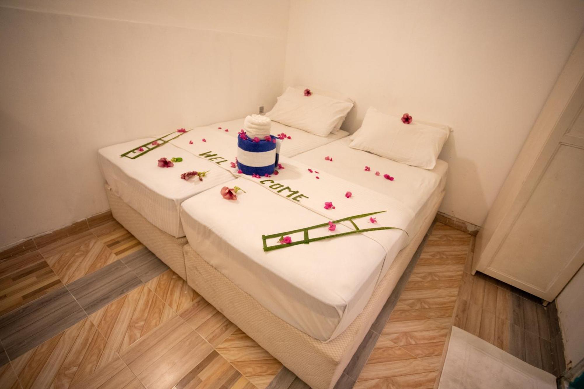 Ihaven Thulusdhoo Hotel Exterior foto