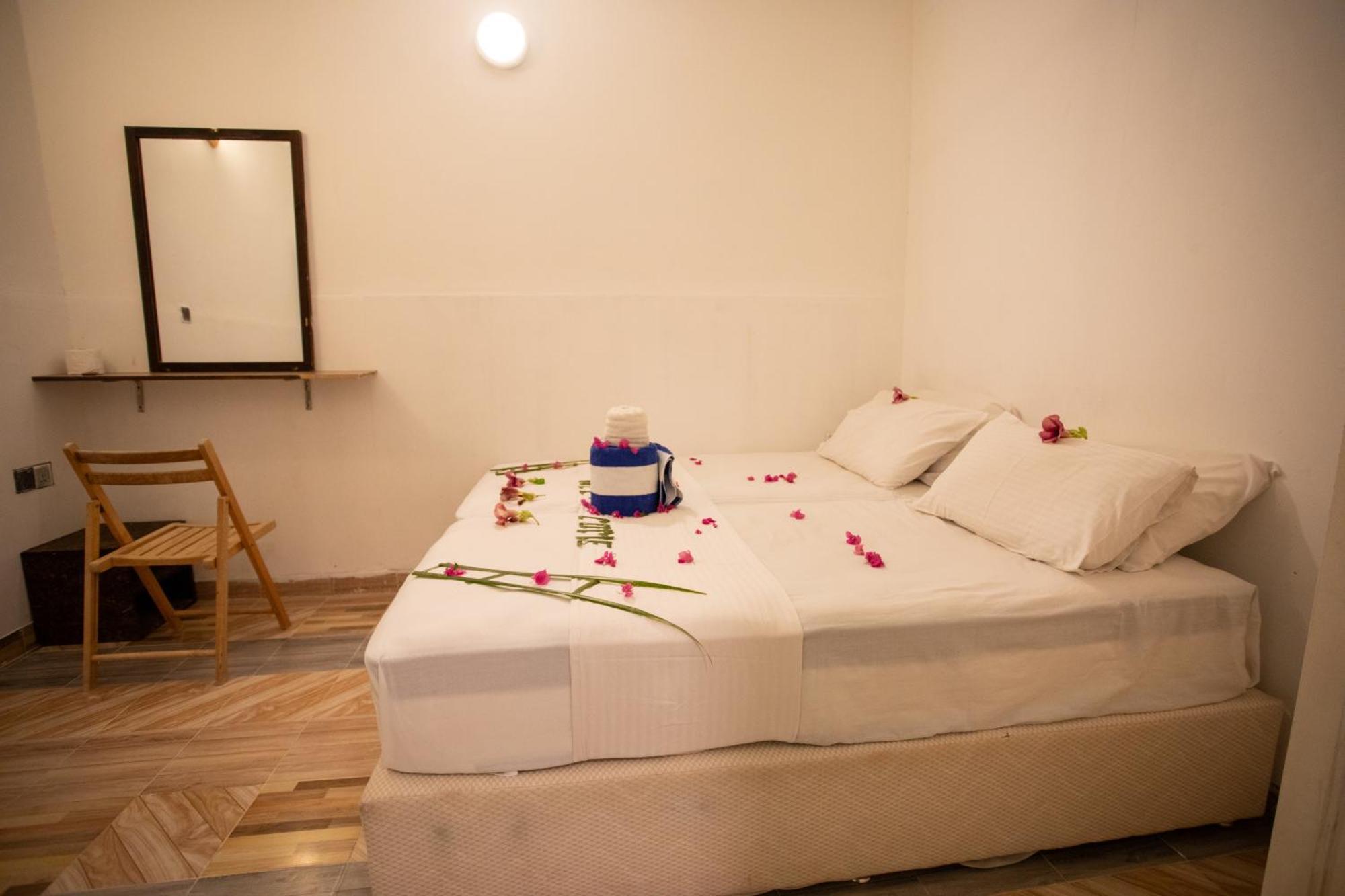 Ihaven Thulusdhoo Hotel Exterior foto