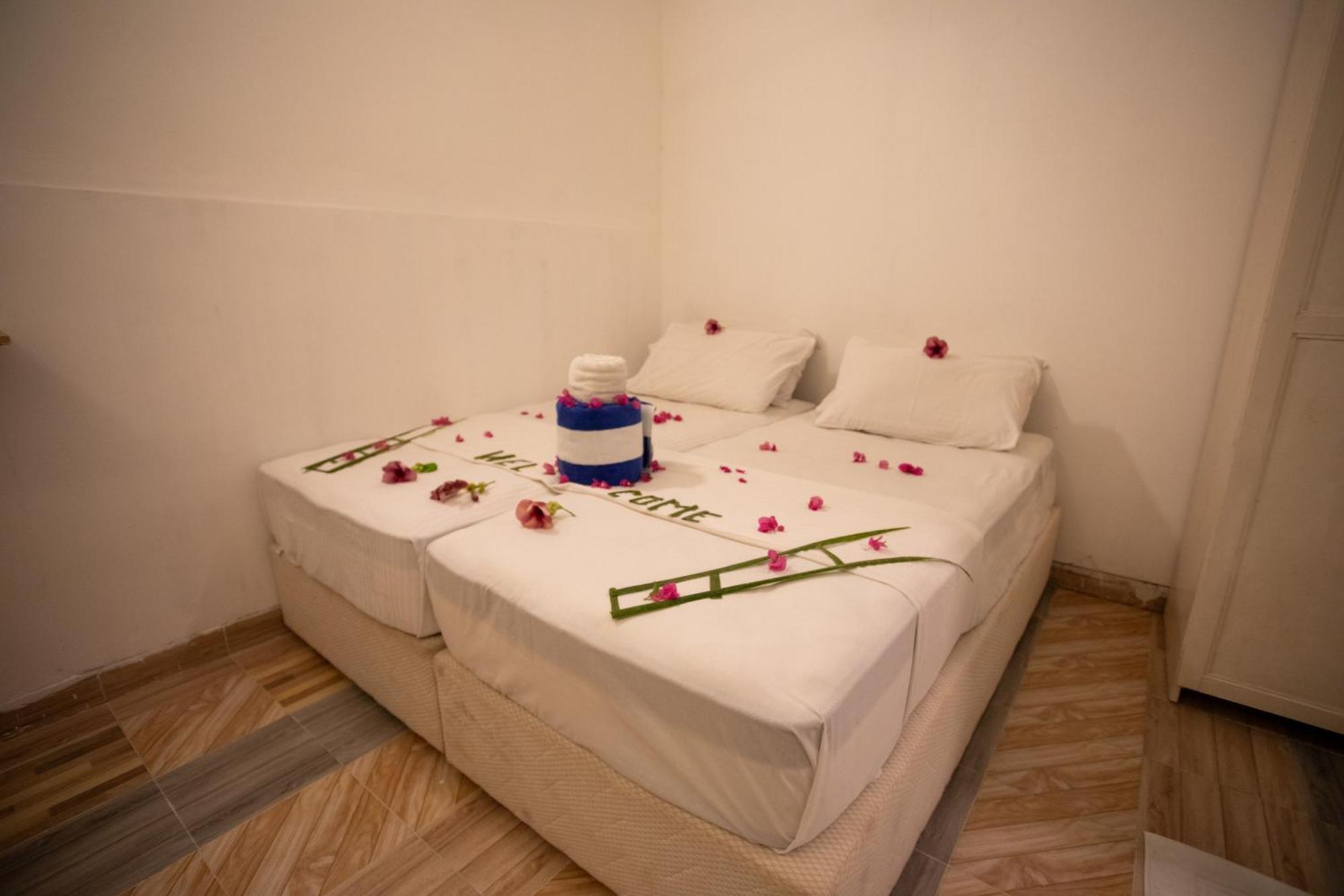 Ihaven Thulusdhoo Hotel Exterior foto