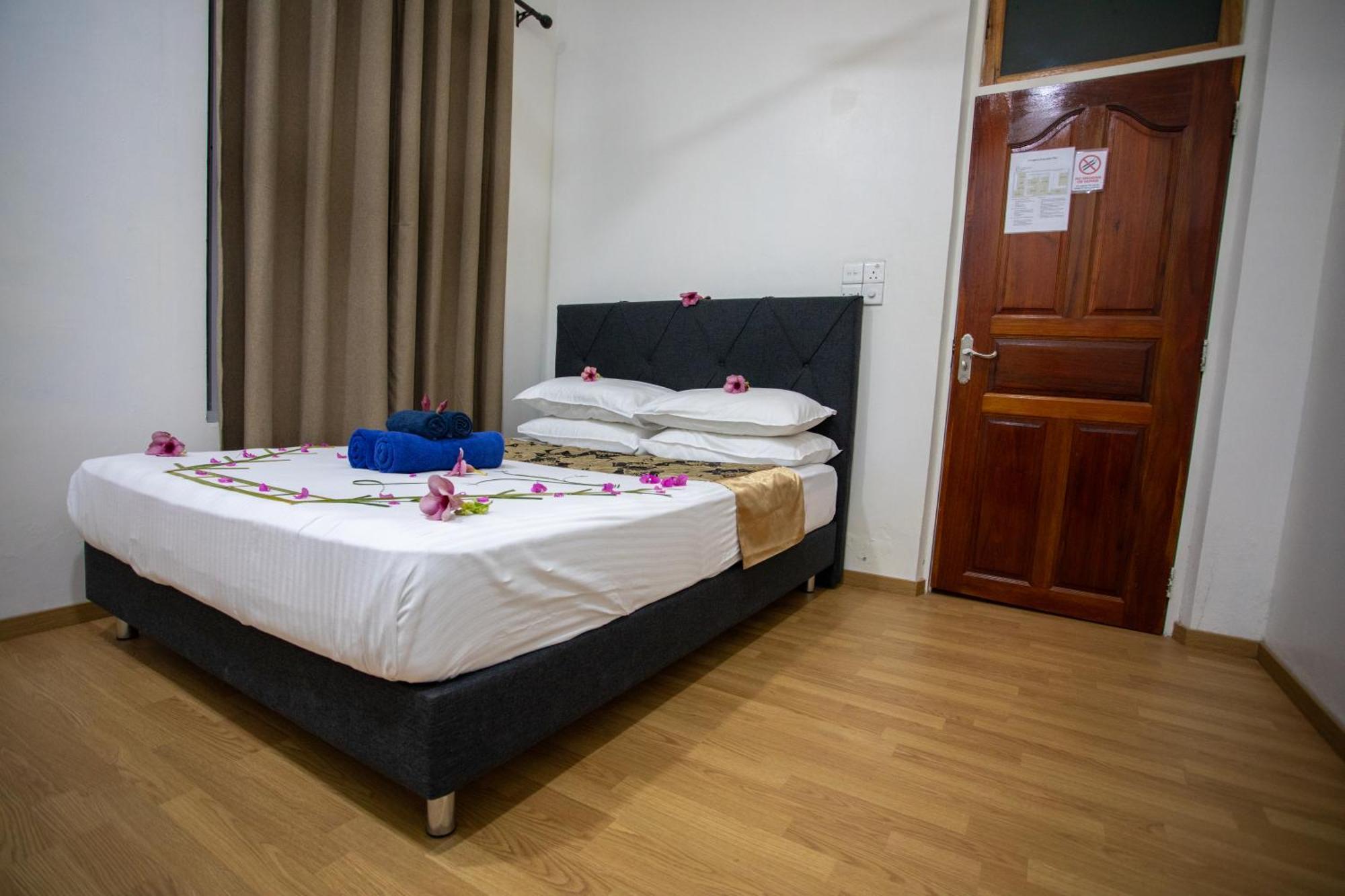 Ihaven Thulusdhoo Hotel Exterior foto
