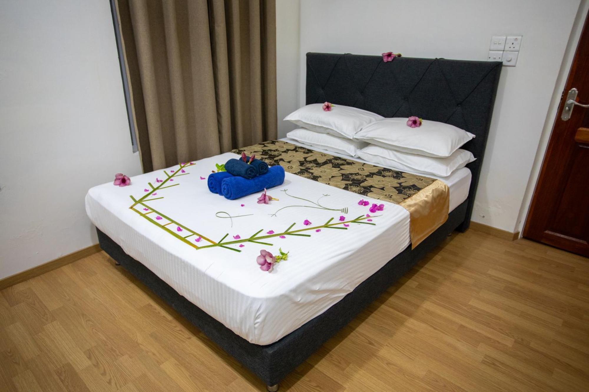 Ihaven Thulusdhoo Hotel Exterior foto